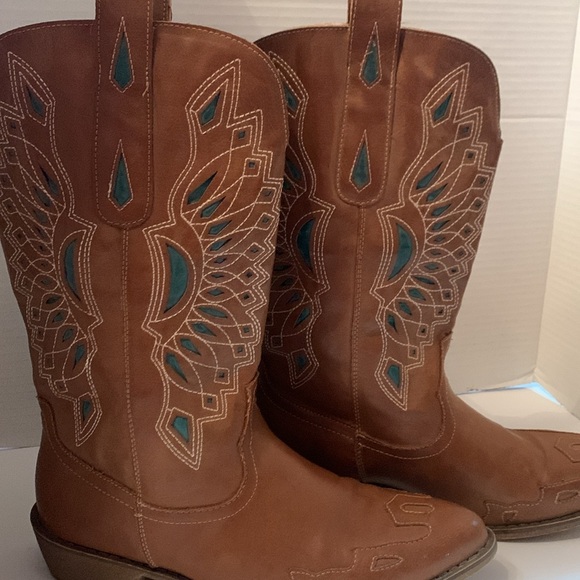 Coconuts by Matisse Cimmaron size 8.5M brown Bandalero embroidered cut outs. - Picture 3 of 7